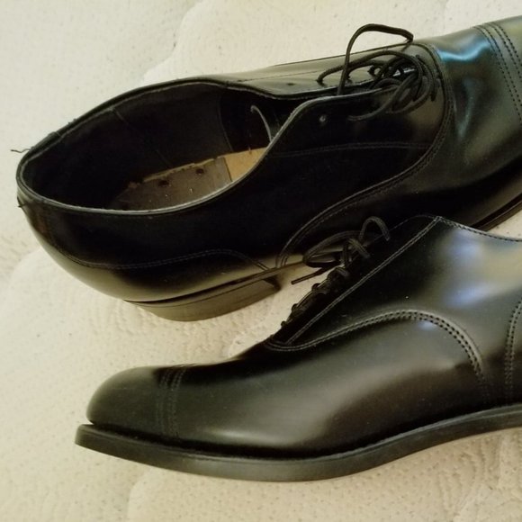 Shoes - Picture 3 of 8